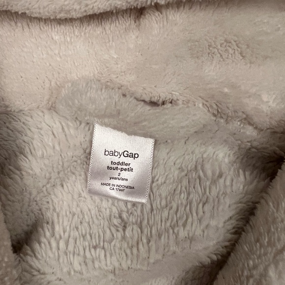 baby GAP. Size 2T. Ivory bathrobe. - Picture 2 of 4
